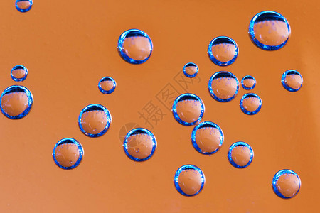 水中的橙色和蓝色气泡组图片