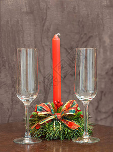 在圣诞烛台的红蜡烛背景上空香图片