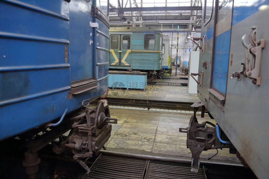 地铁车辆和地铁车辆维修车间的仓库图片