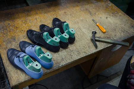 鞋厂手工制成的制品制鞋图片