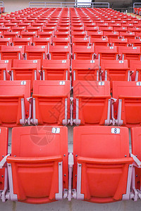 足球场空座位红排背景图片