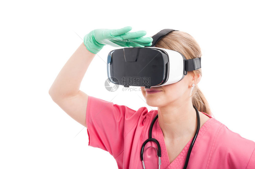 身着虚拟现实护目镜的女护士图片