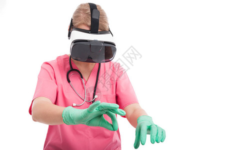女护士佩戴虚拟现实护目镜图片