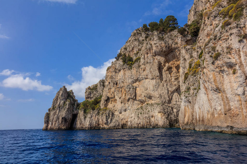意大利卡普里岛的海山图片