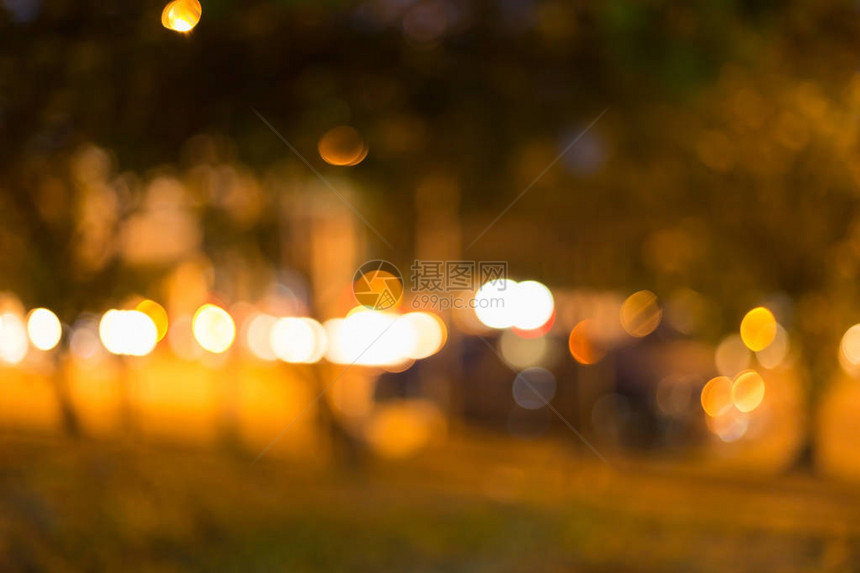 城市街道路边交通灯光抽象模糊bok图片