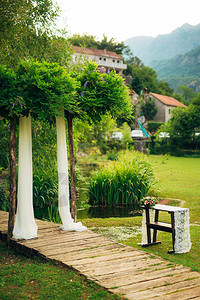 黑山的婚礼装饰和乡村花艺图片