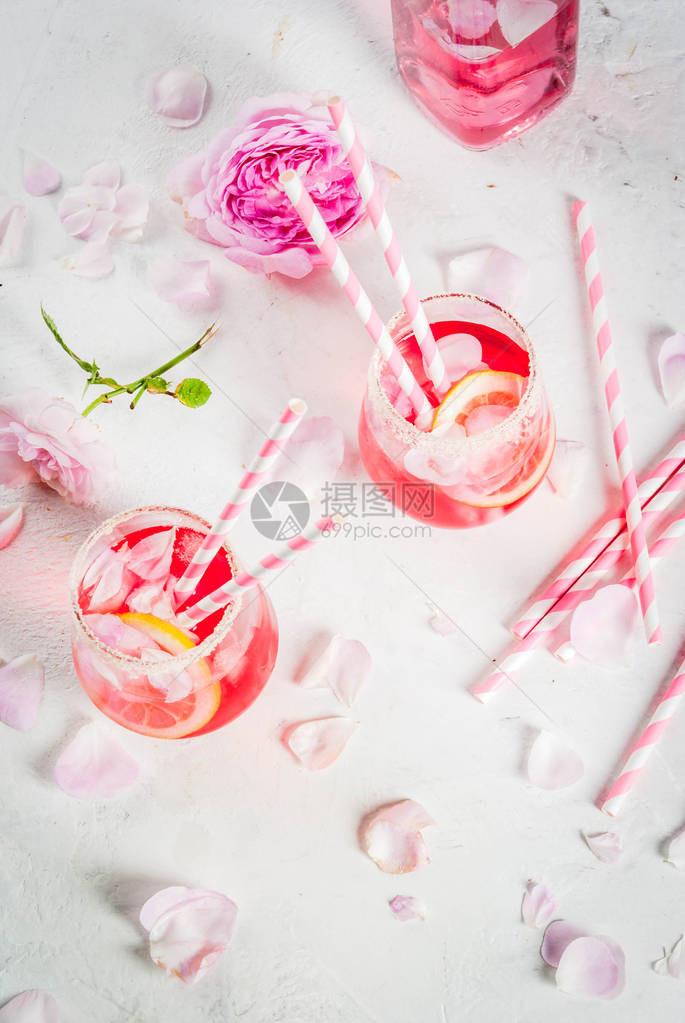 淡粉色玫瑰鸡尾酒图片