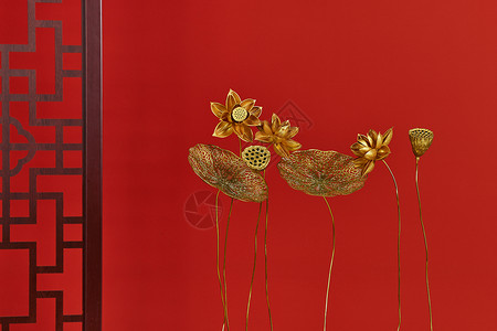 传统中国新年金色荷花装饰背景图片