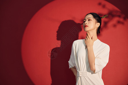 妆面造型中国风创意青年女性形象背景