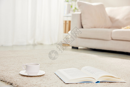 冬天桌面咖啡和书本静物背景