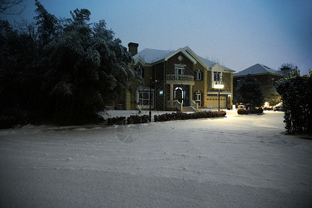 别墅区雪景图片