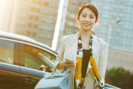 美女正面图片外出的商务女背景