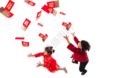 快乐的男孩女孩伸手接红包图片