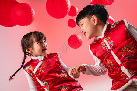 快乐的男孩女孩庆祝新春背景图片