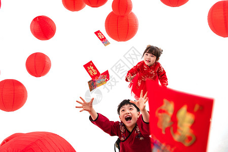 雨元素红灯笼下的男孩女孩伸手接红包背景