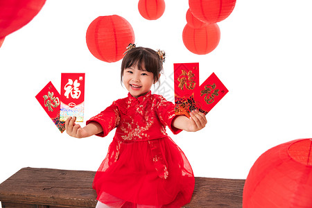 快乐的小女孩拿着红包背景图片
