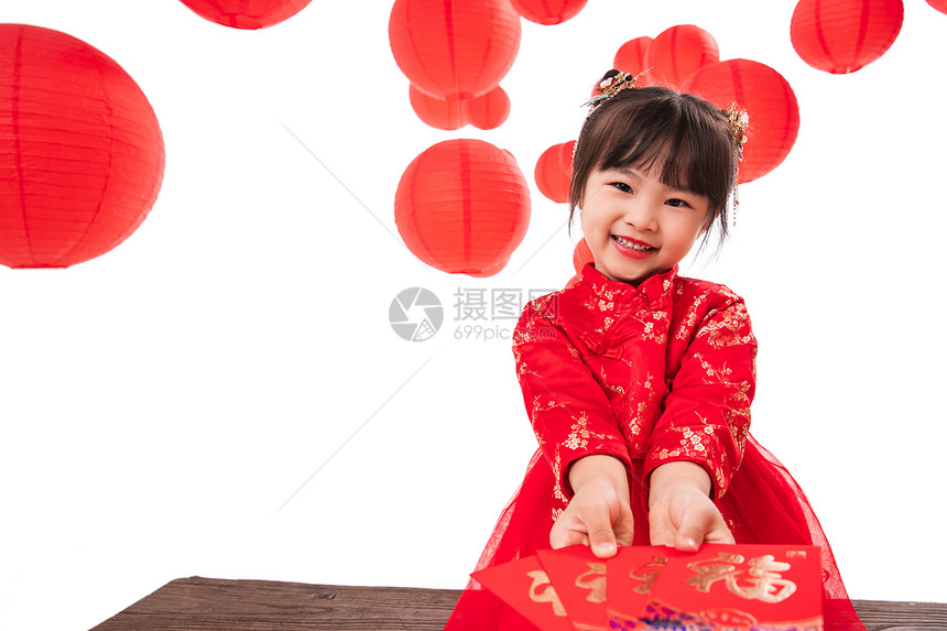 新年收到红包的快乐小女孩图片