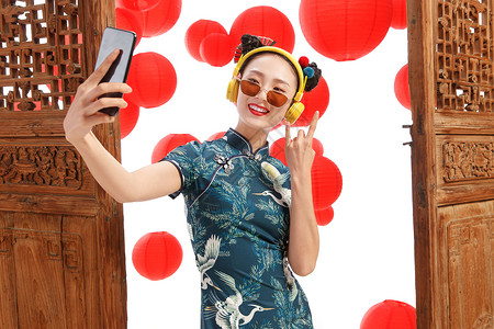 春节视频装饰快乐女人用手机照相背景