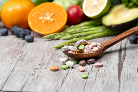 身体保健品水果蔬菜和多色的药品背景