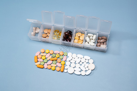 药盒和多色药品图片