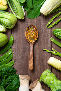 绿色蔬菜和维生素图片