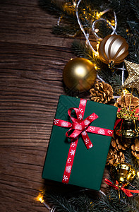 圣诞礼物和圣诞装饰物背景图片