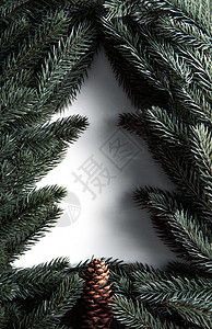 松针组成的圣诞树背景图片