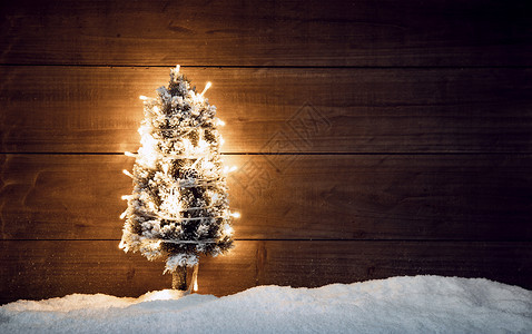 闪闪发光的圣诞树图片