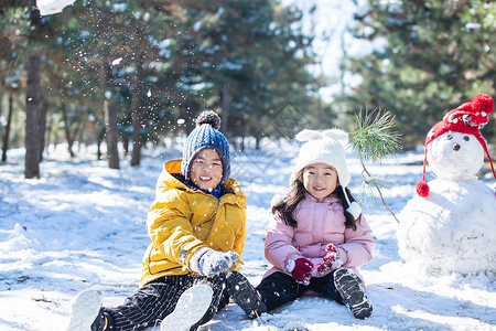 快乐儿童和雪人图片