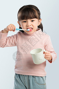 未成年人思想道德可爱的小女孩正在刷牙背景