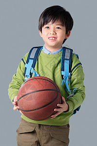 小学体育抱着篮球的小男孩背景