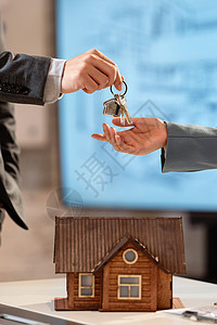 选择代理房地产销售给顾客钥匙背景