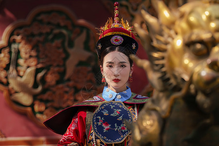 皇冠免抠插图身穿清宫服的青年女人背景