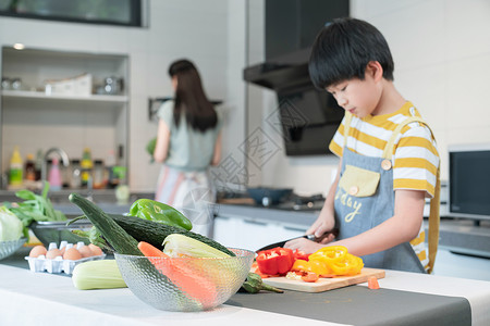 学生家务小朋友帮妈妈做饭背景