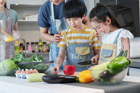 劳动教育年轻父母教孩子学做饭背景