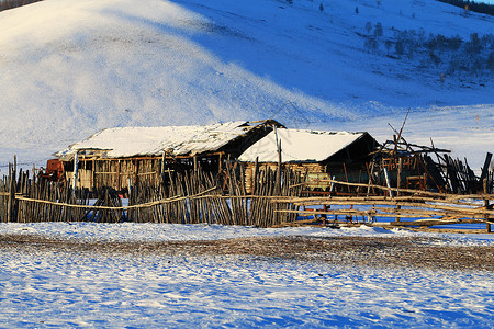 木制平房黑龙江省大兴安岭冬季雪景背景