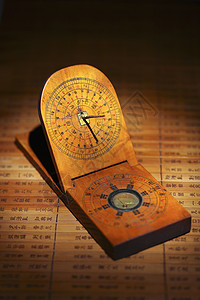 日晷桌子指南针背景