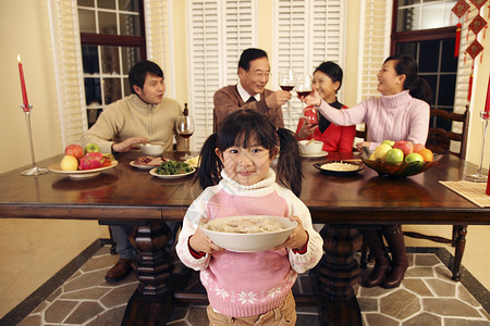 不爱吃菜东方家庭过年背景