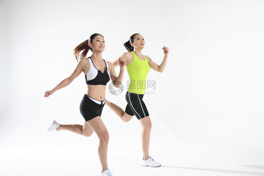 东方青年女子跑步图片