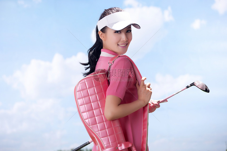 东方女人打高尔夫球图片