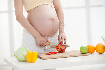孕妇切菜做饭图片