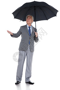 保险伞一个商务老年男人在打伞背景