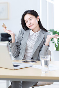 耸肩商务青年女人工作背景