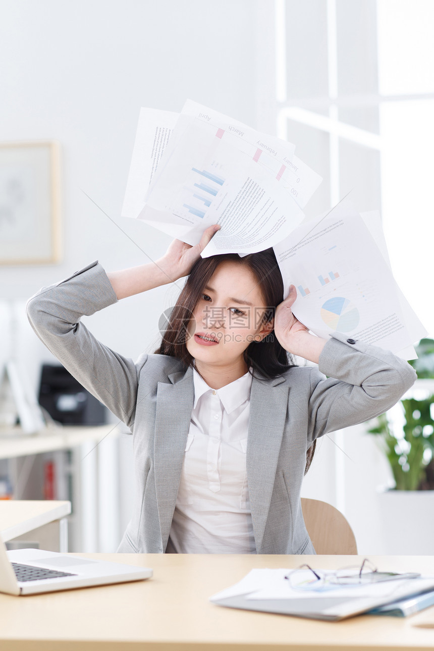 烦恼的商务女人图片