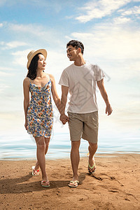 幸福的年轻伴侣在海滩上散步图片