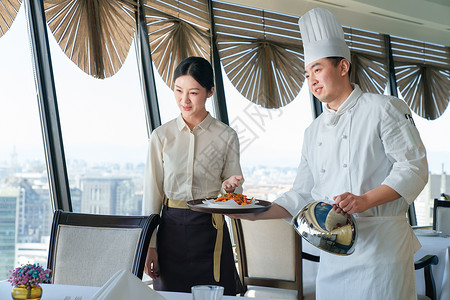 食品介绍素材空中餐厅厨师服务员上菜并介绍背景