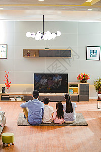 幸福家庭在看电视高清图片