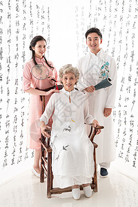 护士元素穿中式服装的复古家庭背景
