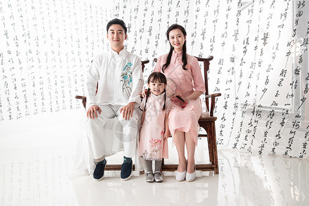 妈妈旗袍穿中式服装的复古家庭背景