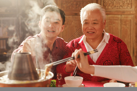 幸福父子一起吃火锅背景